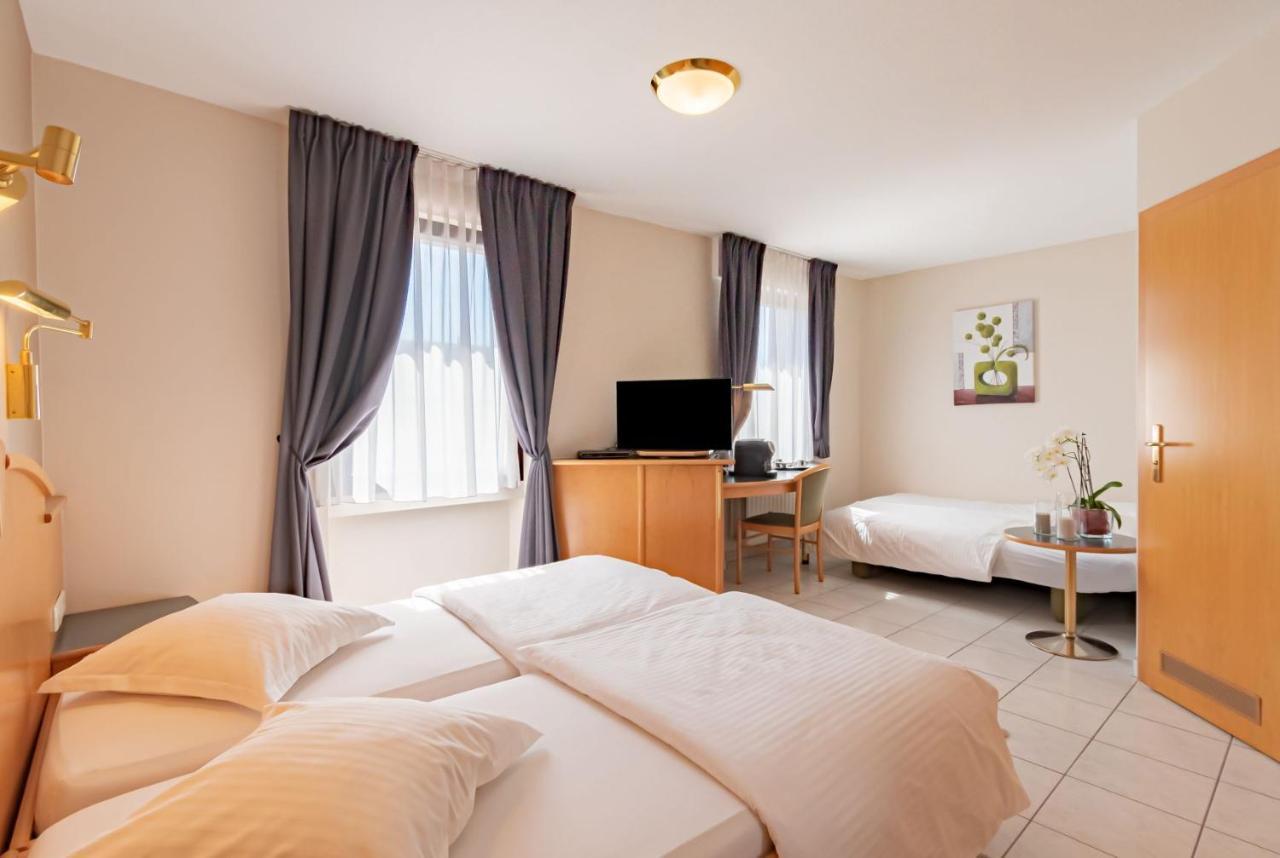 Hotel Re'Ser Stuff Roeser Exterior foto