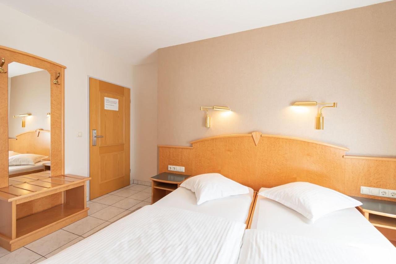 Hotel Re'Ser Stuff Roeser Exterior foto