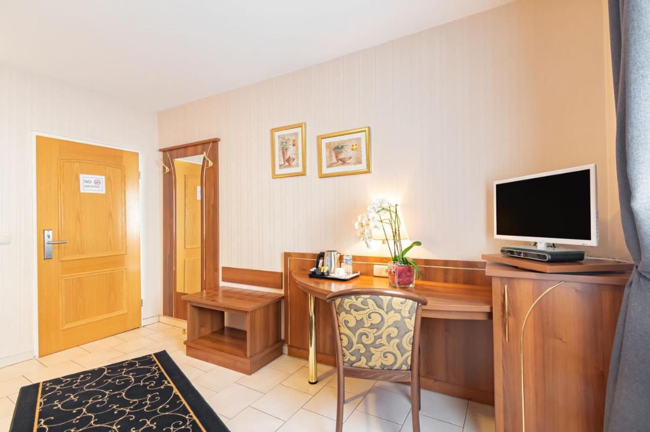 Hotel Re'Ser Stuff Roeser Exterior foto
