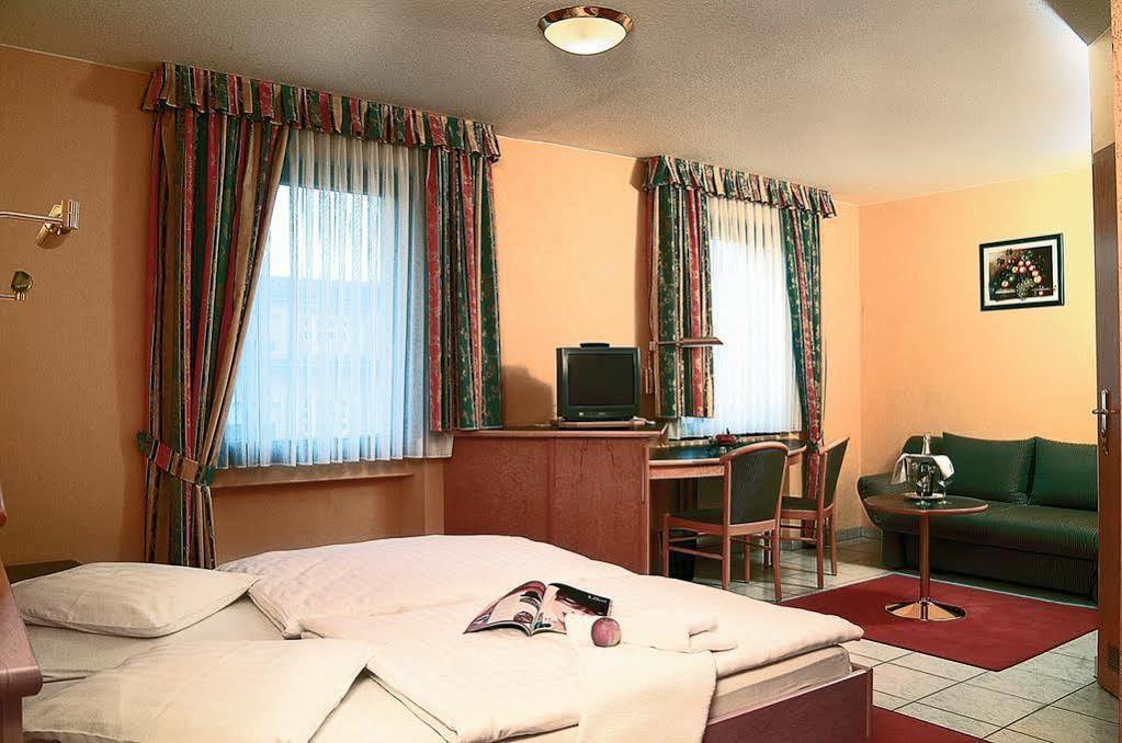 Hotel Re'Ser Stuff Roeser Exterior foto