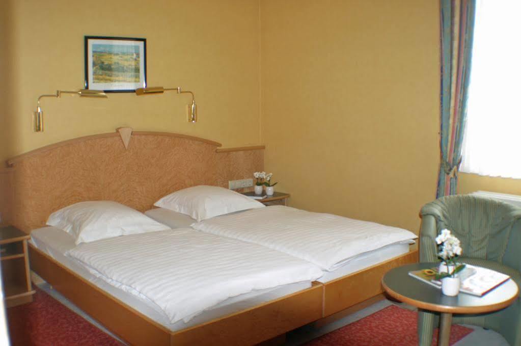 Hotel Re'Ser Stuff Roeser Exterior foto
