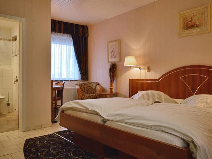 Hotel Re'Ser Stuff Roeser Exterior foto