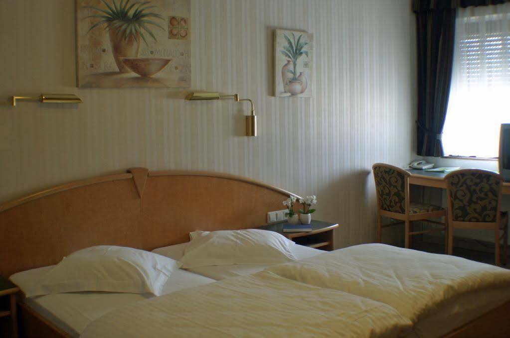 Hotel Re'Ser Stuff Roeser Exterior foto